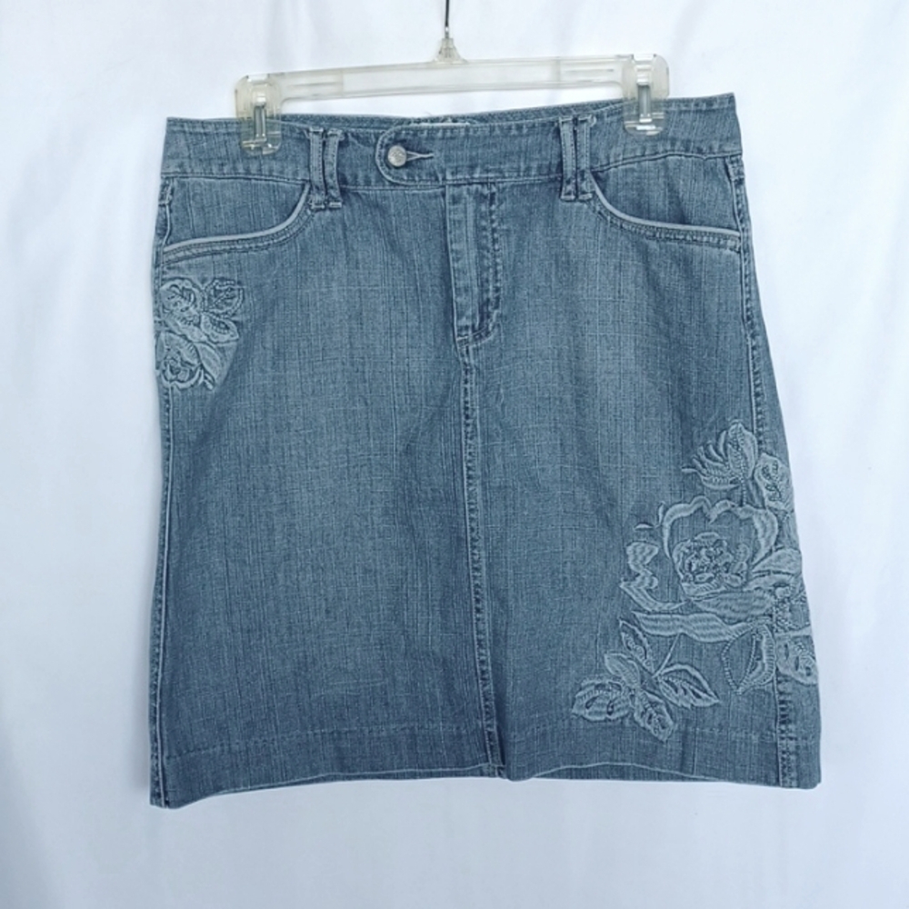 White House Black Market Embroidered Denim Skirt, Sz 8, 16" Waist, 20" L